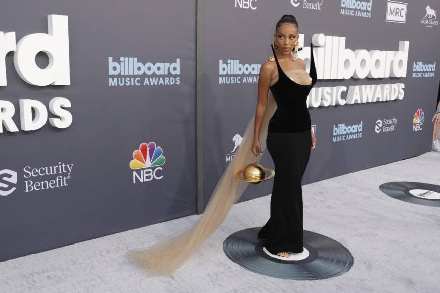 Los looks más impactantes de los Premios Billboard 2022