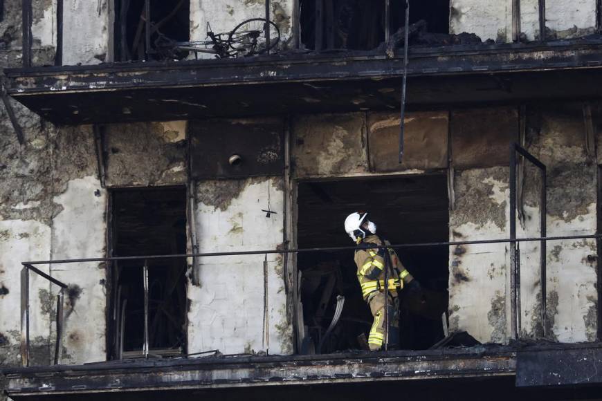 Sobrevivientes de incendio en Valencia: En “minutos, nos habíamos quedado sin nada”