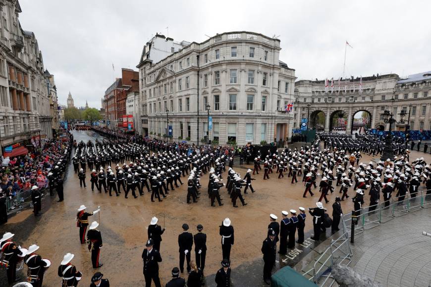 Carlos III: las imágenes del mayor desfile militar en 70 años