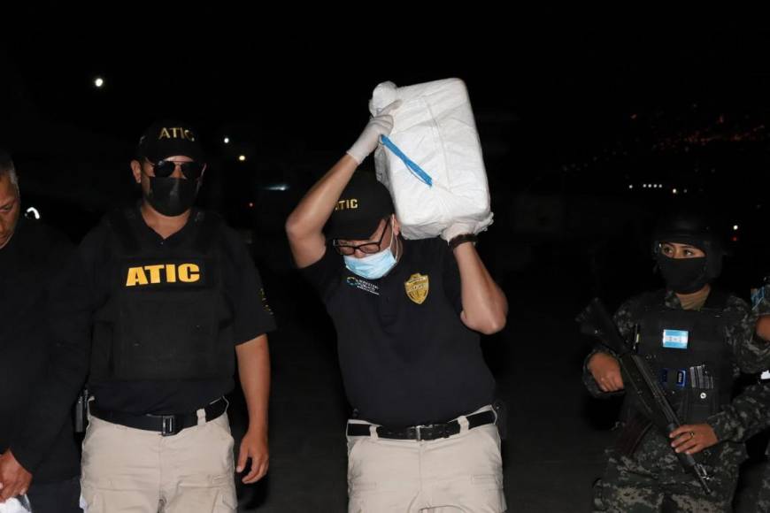 Trasladan a Tegucigalpa cargamento de drogas incautadas en La Mosquitia