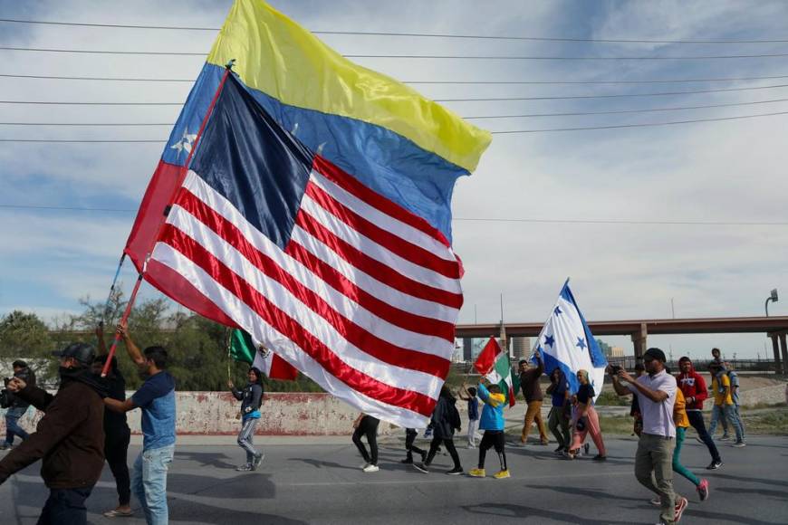 “¡Déjenos entrar, queremos trabajar!”: lanzan balas de goma a migrantes en la frontera de México