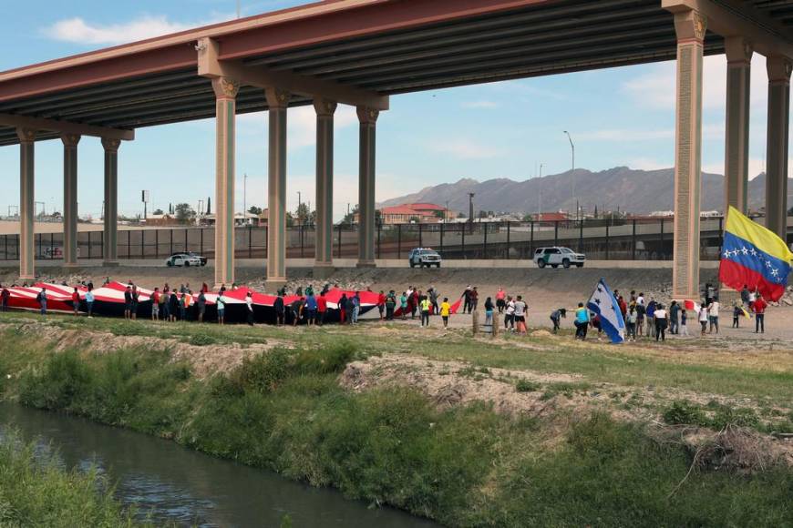 “¡Déjenos entrar, queremos trabajar!”: lanzan balas de goma a migrantes en la frontera de México