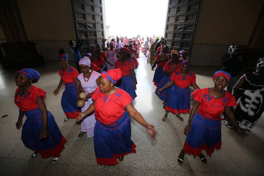 Comunidad garífuna derrocha fervor y devoción al visitar a la Virgen de Suyapa