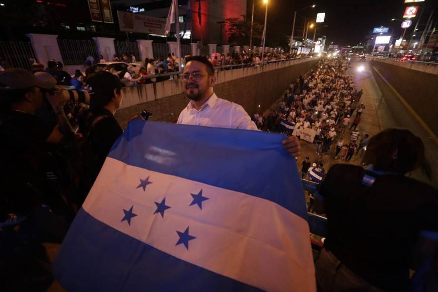 Así avanza marcha de las antorchas que exige renuncia de Xiomara Castro