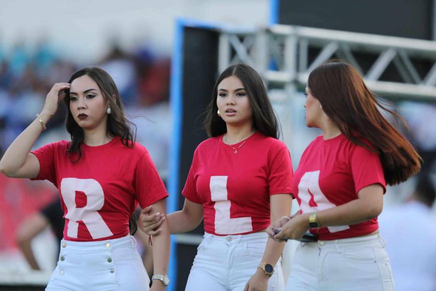 El Nacional se llenó de muchas bellas chicas por el Honduras-Cuba