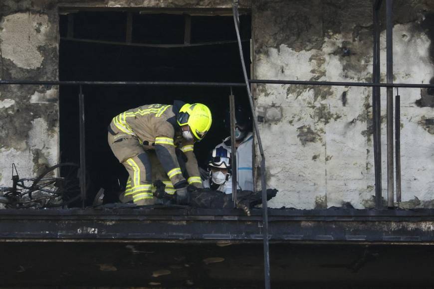 Sobrevivientes de incendio en Valencia: En “minutos, nos habíamos quedado sin nada”