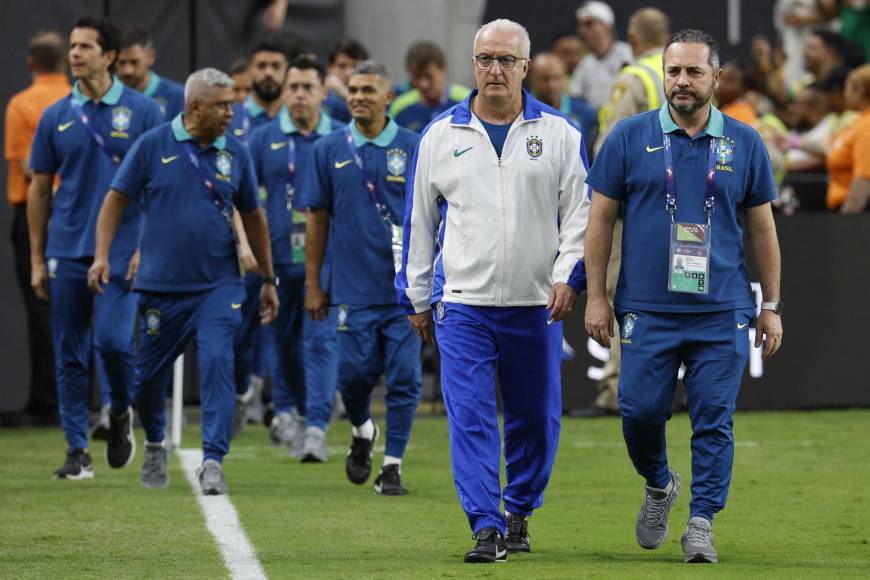 Jugadores de Brasil ignoran a Dorival, lo humillan luego de ser eliminados de Copa América