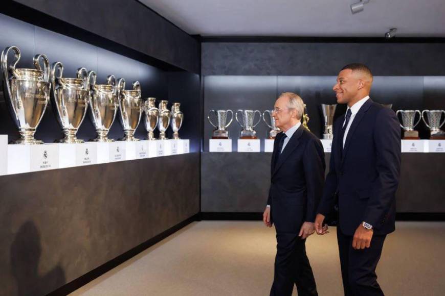 Mbappé imitó a Cristiano Ronaldo en su presentación con Real Madrid y el regalo de Florentino