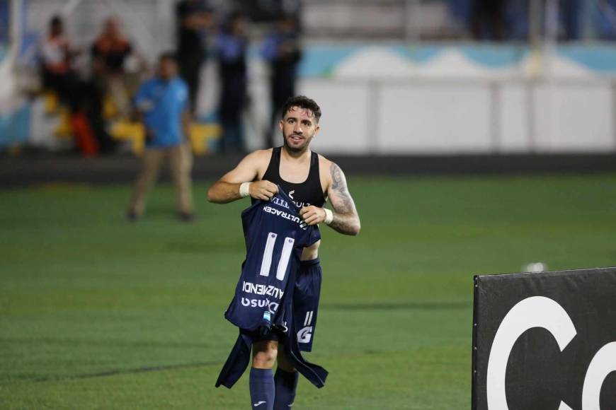 Auzmendi manda beso a su novia en las gradas y la fiesta de Motagua en el Nacional