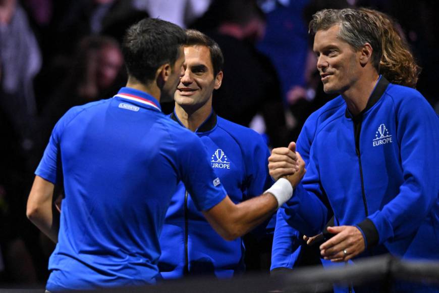 El rey se despidió como un caballero: Federer se enfrentó a su último juego acompañado de Nadal, su eterno rival