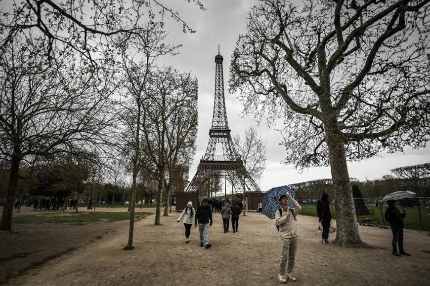 Eiffela, así luce la segunda torre Eiffel que acompaña a la original en su 134 aniversario