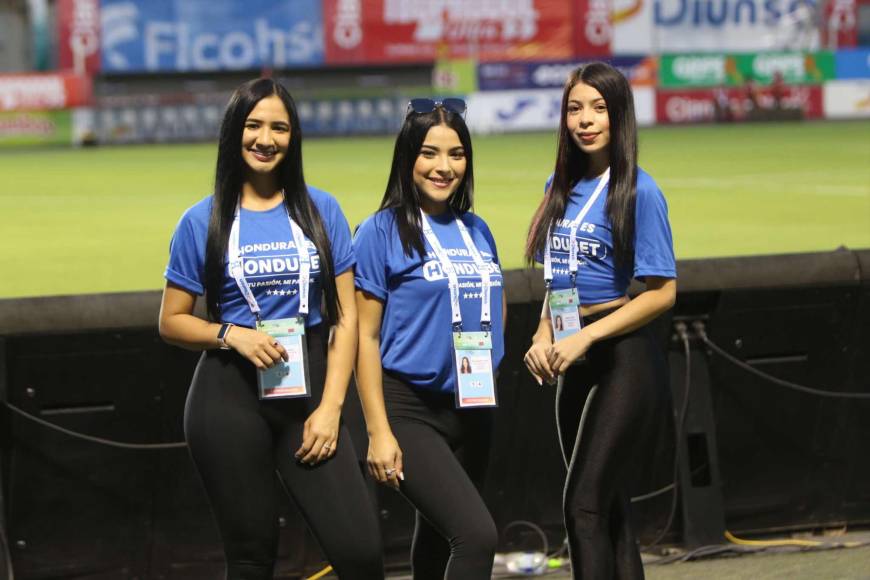 ¡Hermosas! Las bellas damas que engalanan la previa del Honduras vs Trinidad y Tobago