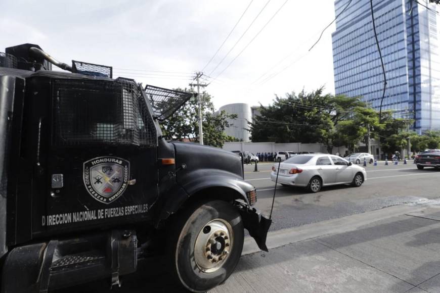 Blindan Casa Presidencial con cierre de calles y tanquetas de Fuerzas Especiales