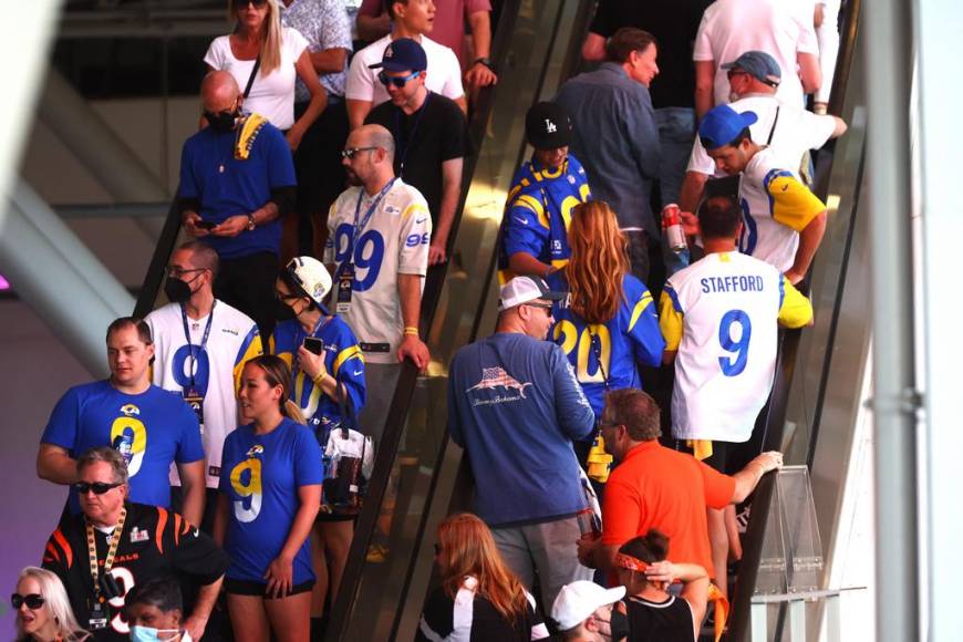 Color, cuernos y rayas: Ambientazo previo al Super Bowl LVI