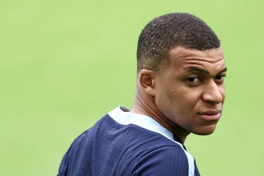 Raphinha también le tira a Mbappé: “Perdió Mundial contra equipo de América del Sur”