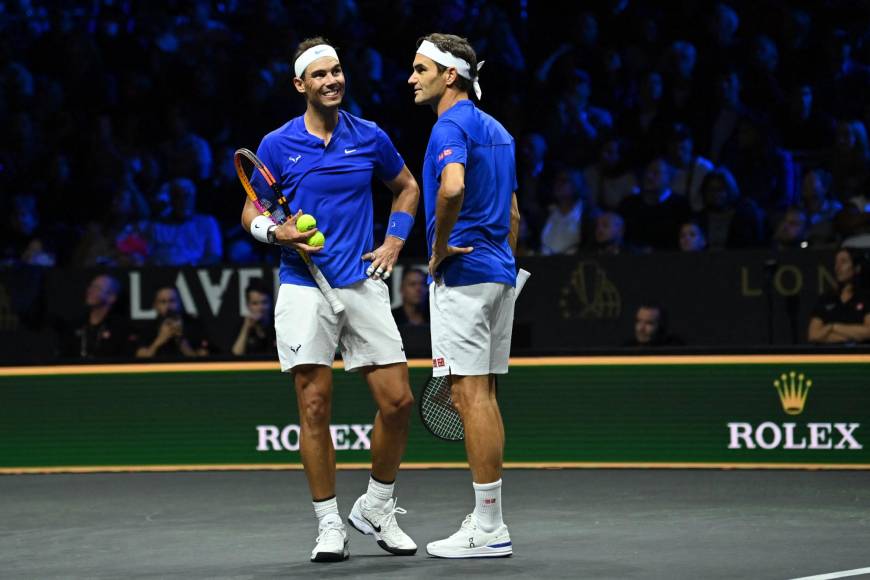 El rey se despidió como un caballero: Federer se enfrentó a su último juego acompañado de Nadal, su eterno rival