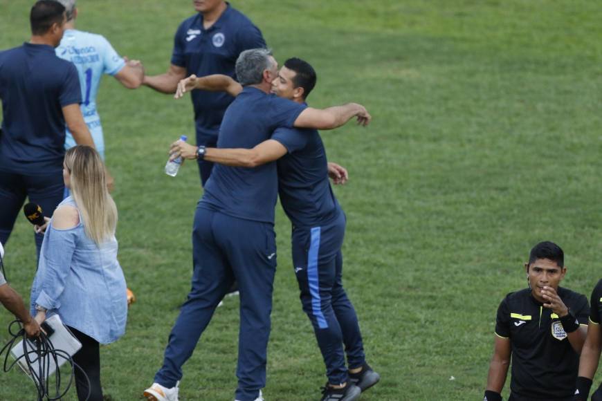 ¡NO SE VIO POR TV! El festejo, reacción de Diego y la respuesta de Auzmendi