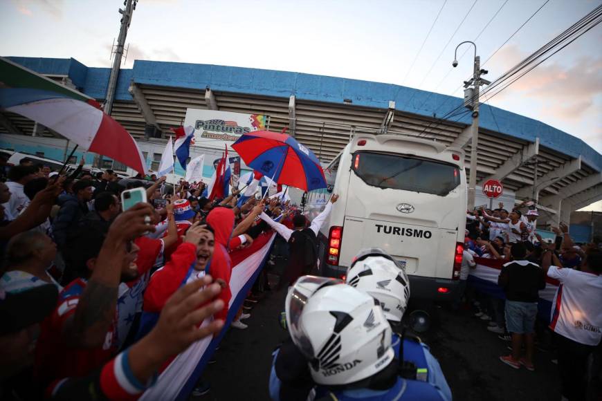 La espectacular llegada de la Ultra Fiel para la Gran Final