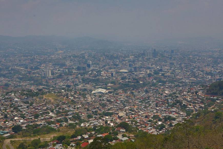 Así luce Tegucigalpa este sábado por la capa de humo