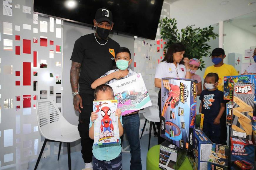 El lindo gesto de Romell Quioto en Fundación Hondureña para el Niño con Cáncer