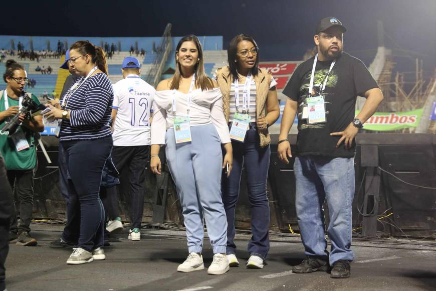 ¡Hermosas! Las bellas damas que engalanan la previa del Honduras vs Trinidad y Tobago