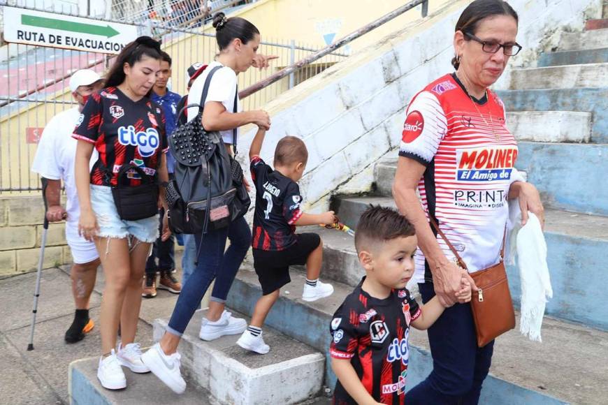 Afición y alegría, el ambiente en el duelo Olimpia vs. Vida