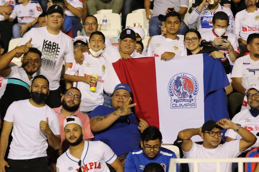 ¡El olimpismo cumplió! Así es el espectacular ambiente dentro del Nacional durante la final Olimpia-Alajuelense