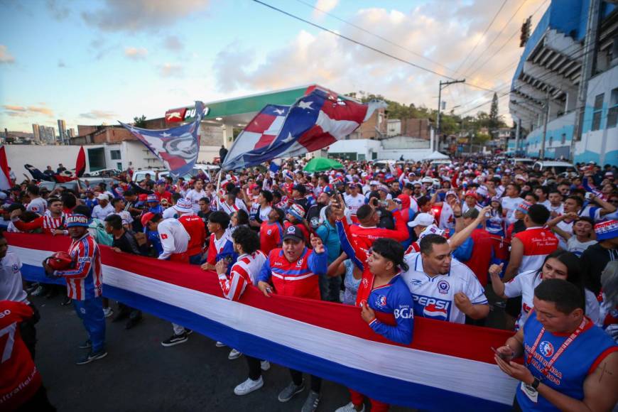 La espectacular llegada de la Ultra Fiel para la Gran Final