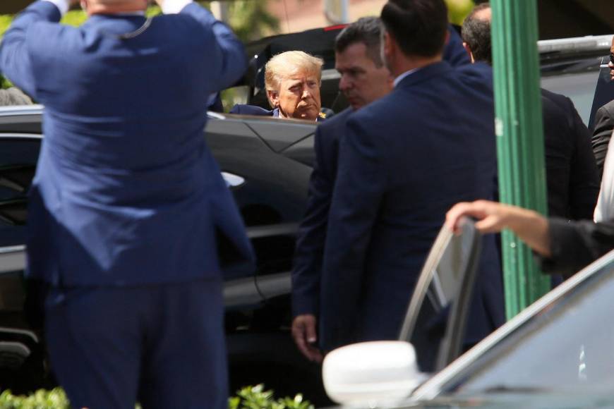 Sonriente, así salió Donald Trump de la corte de Miami tras audiencia