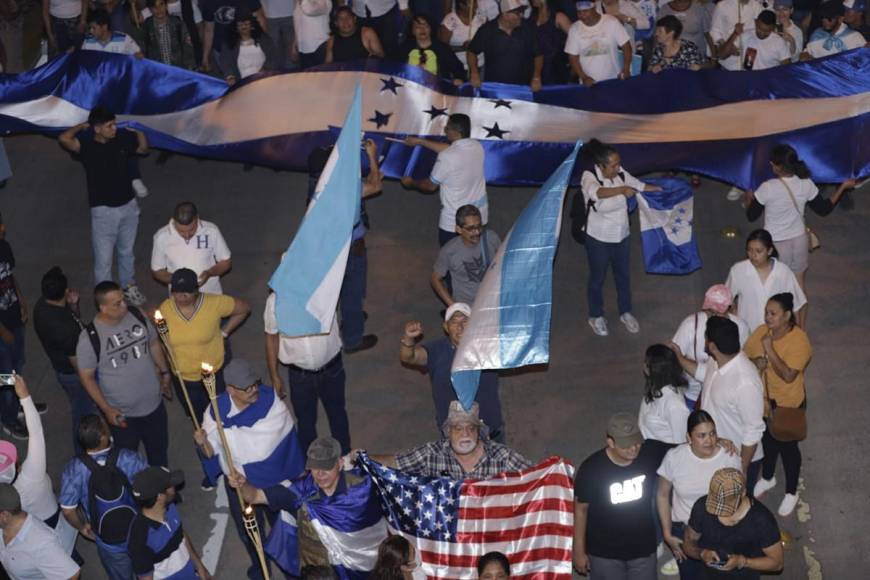 Así avanza marcha de las antorchas que exige renuncia de Xiomara Castro