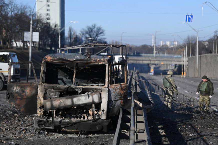 Explosiones, llanto y destrucción: Impactantes imágenes tras combates intensos en Kiev