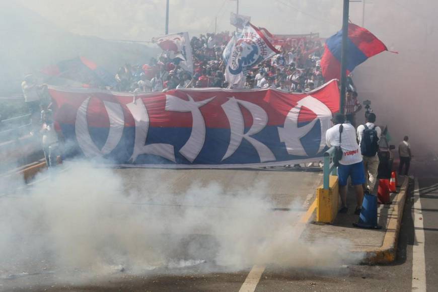 Así llegó afición olimpista para apoyar al León en el Olimpia vs Marathón