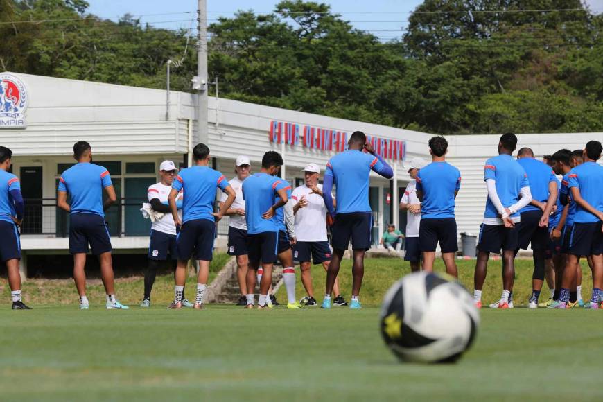 Rambo de León recomienda jugador a Olimpia, Benguché sigue en el ‘albo’ y ¿nuevo fichaje?