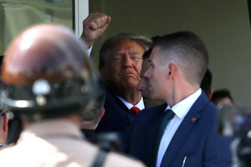 Sonriente, así salió Donald Trump de la corte de Miami tras audiencia