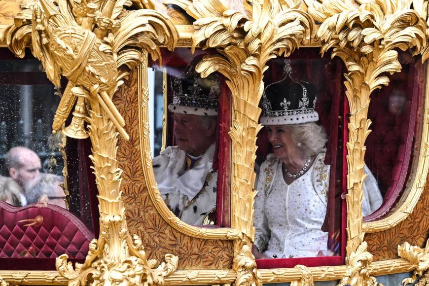 Carlos III: las imágenes del mayor desfile militar en 70 años