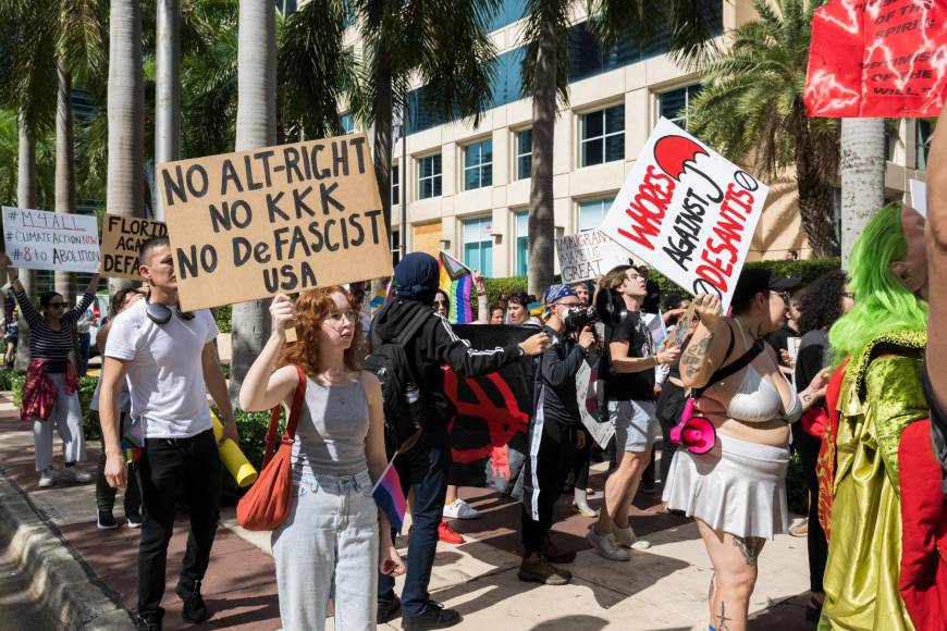 En medio de protestas Ron DeSantis lanza su candidatura presidencial