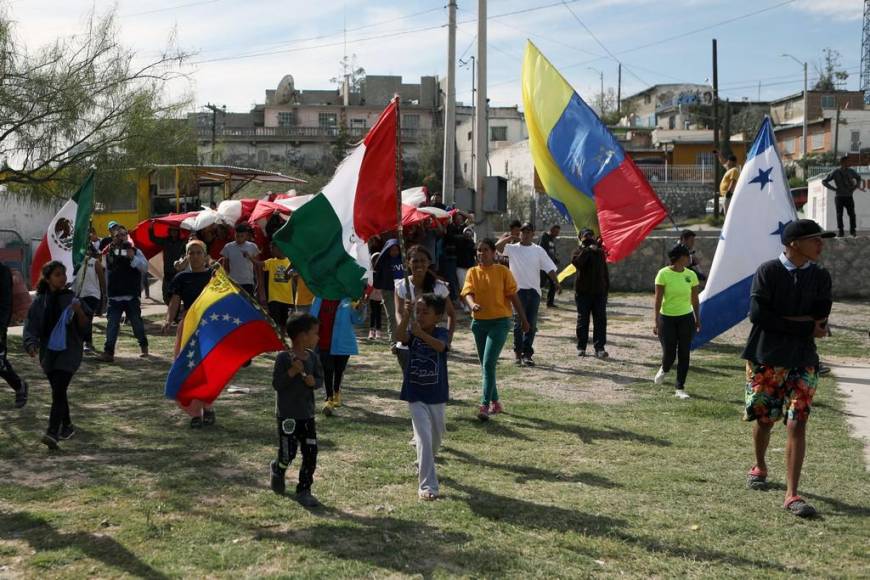 “¡Déjenos entrar, queremos trabajar!”: lanzan balas de goma a migrantes en la frontera de México