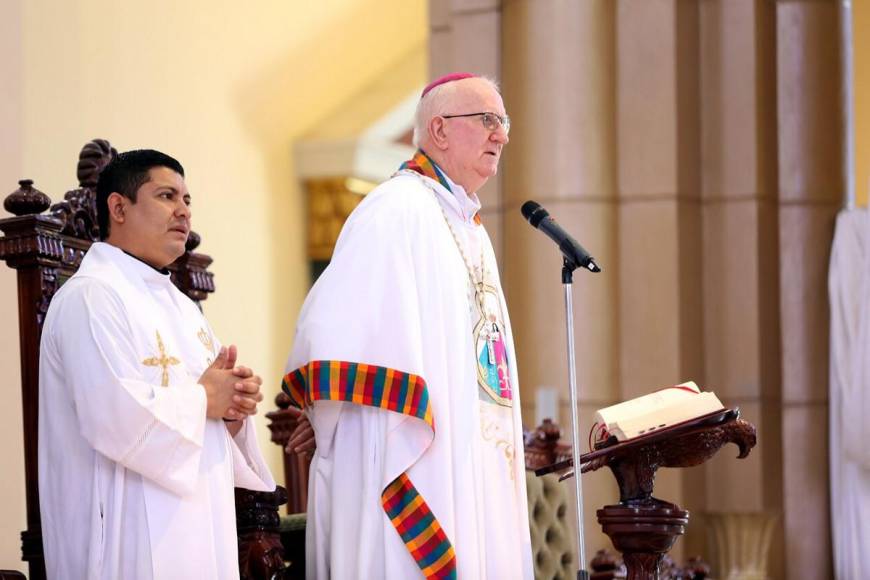 Comunidad garífuna derrocha fervor y devoción al visitar a la Virgen de Suyapa