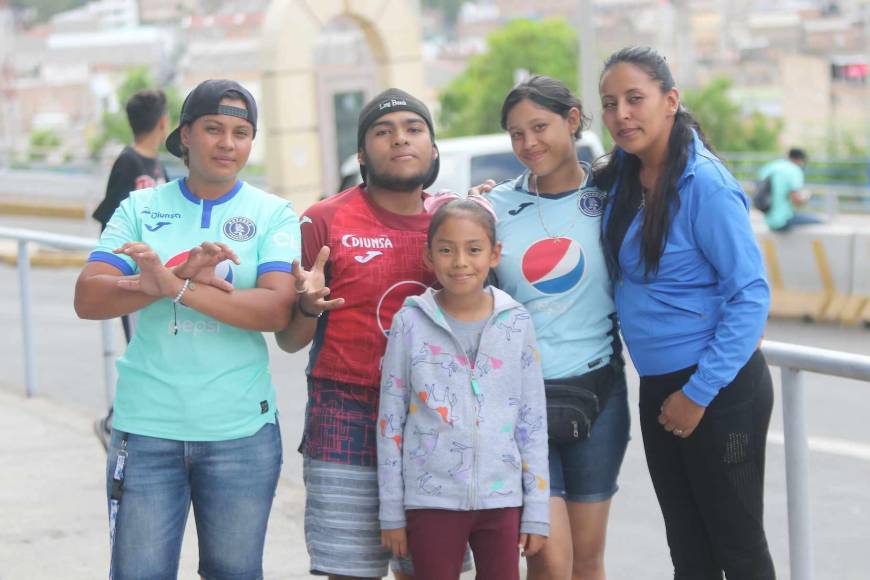 ¡Ambientazo en el Nacional! Motagüenses llenan el “Chelato” Uclés para ver el clásico