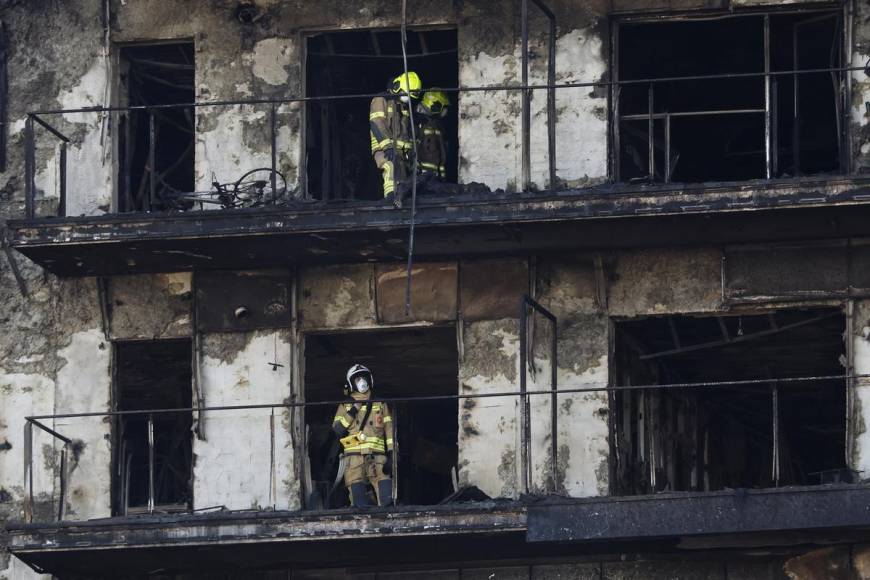 Sobrevivientes de incendio en Valencia: En “minutos, nos habíamos quedado sin nada”