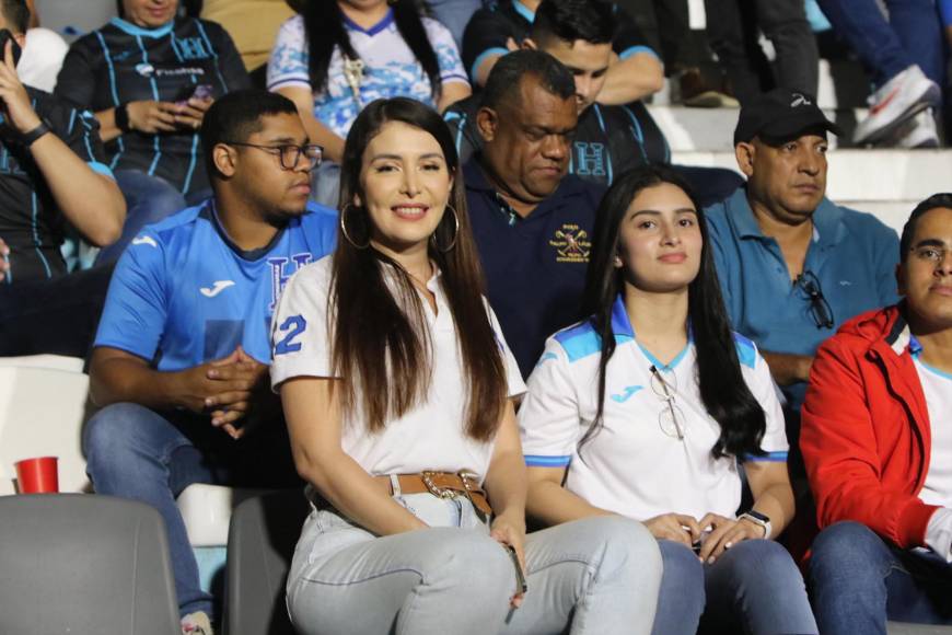 Las mejores pancartas que engalanaron el estadio Nacional en el Honduras-México