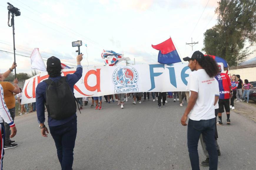 ¡Fiesta total! Así fue el apoyo de la Ultrafiel en el Olimpia vs Marathón