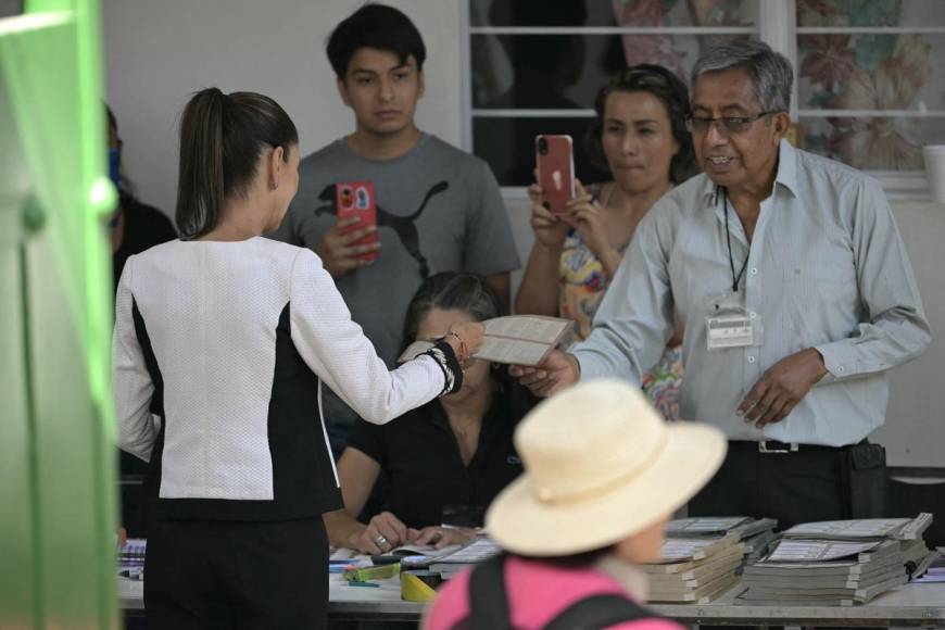 Sheinbaum, Álvarez y Gálvez votan en Ciudad de México