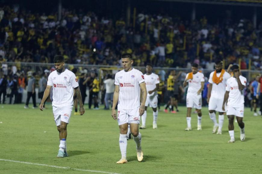 No se vio: Tristeza de jugadores de Olimpia, Menjívar ante la afición y llenazo en el Morazán