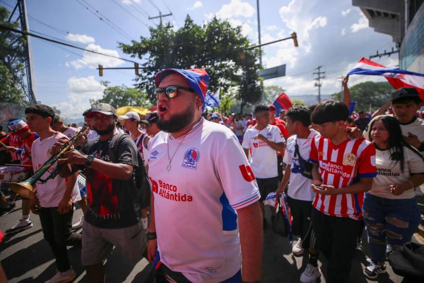 Olimpia - Motagua: ¡Ambientazo! Llegada de la Ultra Fiel al Estadio Nacional para el clásico