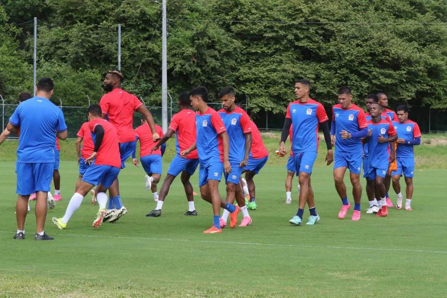 Olimpia estrena uniforme, confirman lesionado y legionario se queda entrenando