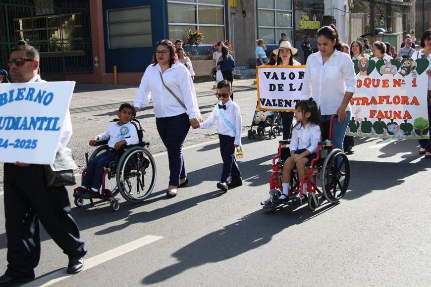 Bulevar Morazán brilla con desfile de prebásica en inicio de Independencia Patria