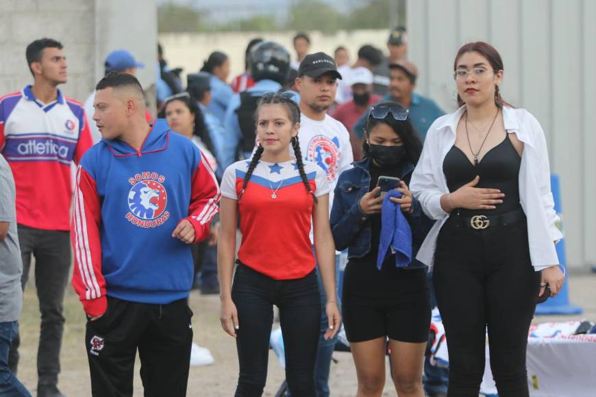 Las bellas aficionadas que llegaron al estadio Carlos Miranda para disfrutar del Olimpia vs Marathón