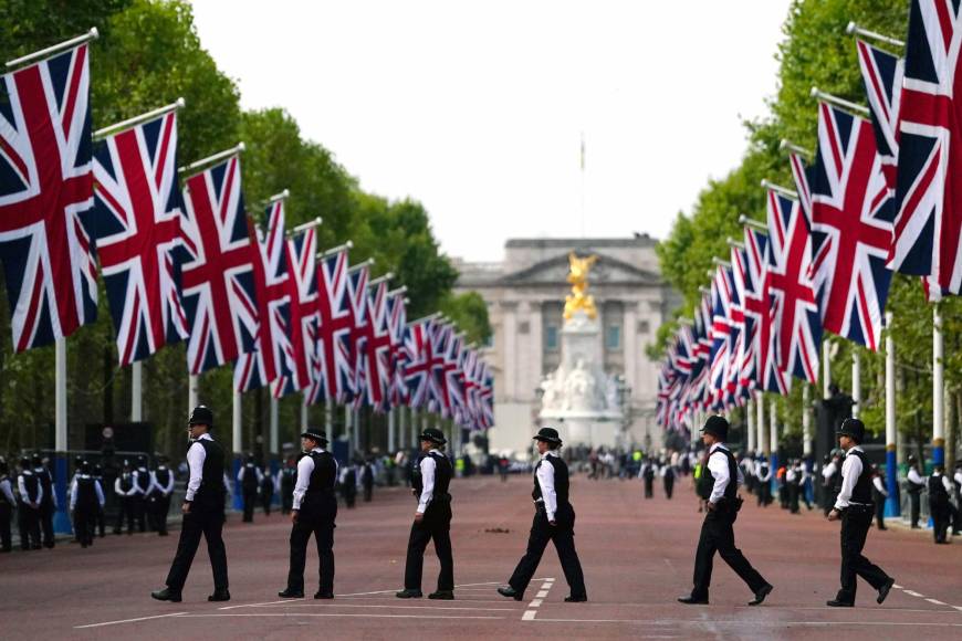 Londres inicia el multitudinario adiós para la reina Isabel II