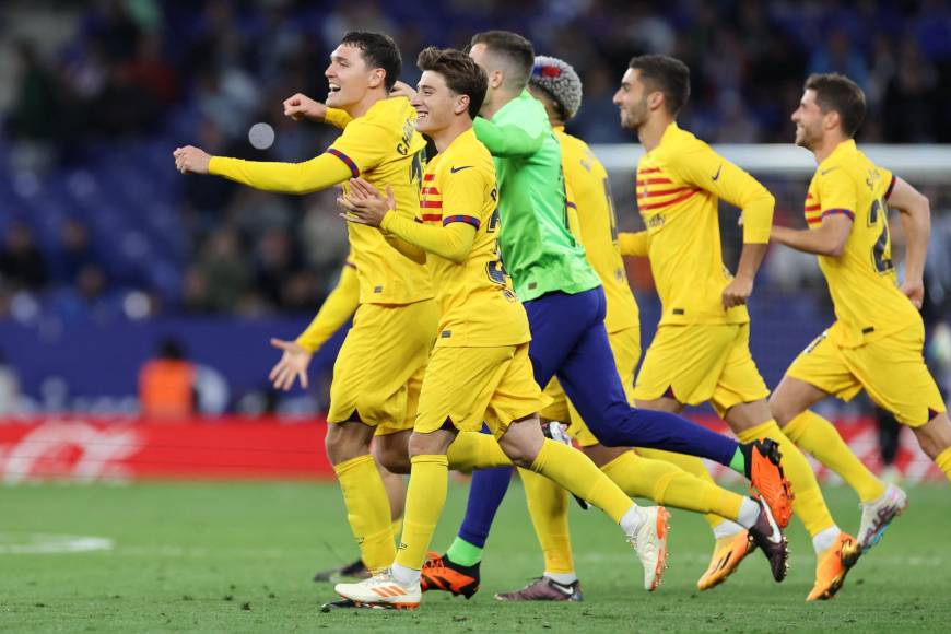 Festejo blaugrana y frustración del Espanyol: las imágenes que dejó el triunfo del Barcelona que lo corona campeón de España